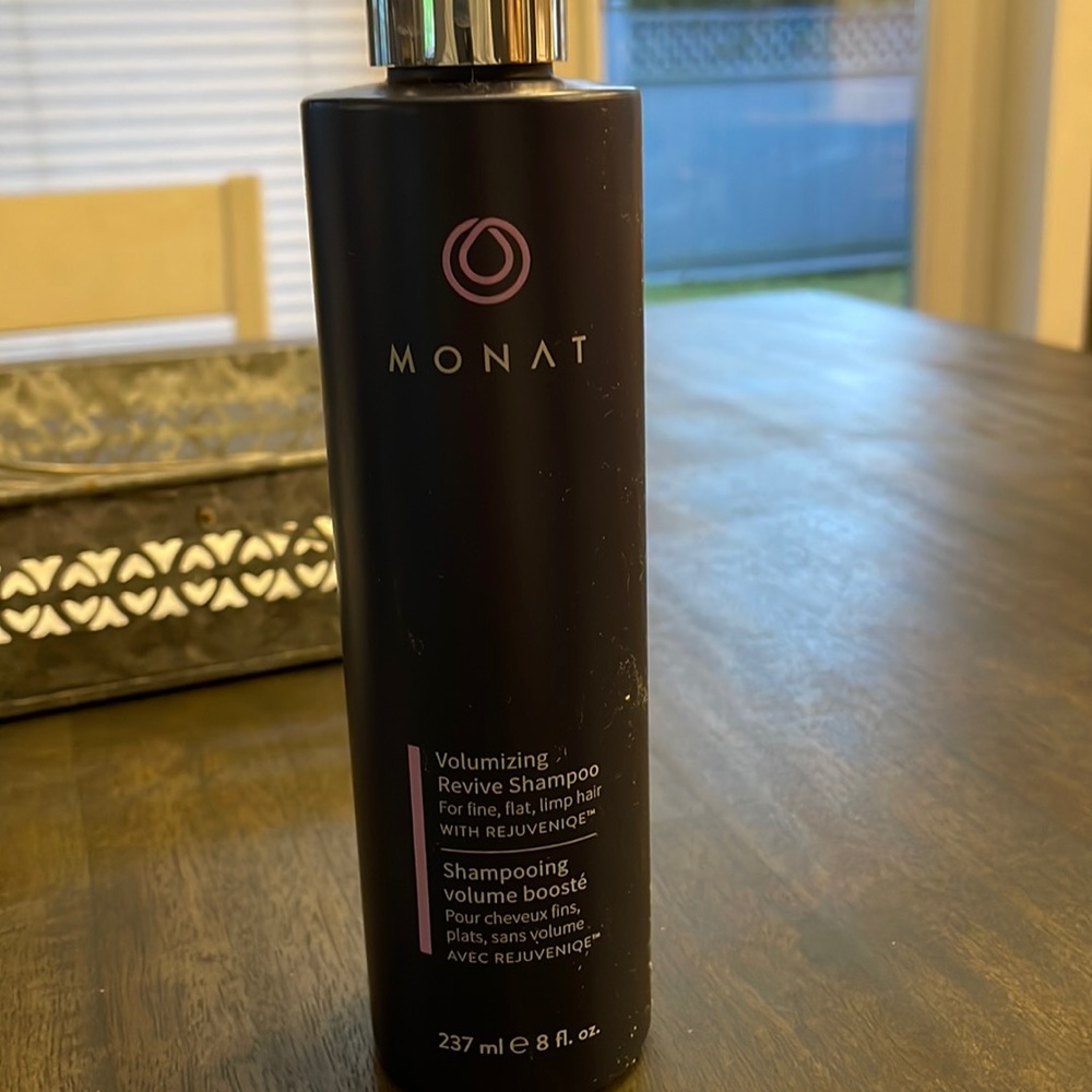 Monat Volumizing Revive Shampoo